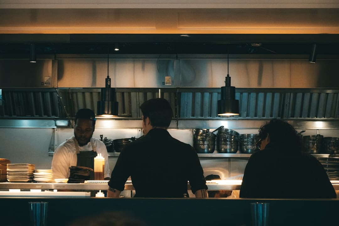 马克龙：欧洲已预备好向乌克兰供给安全保证